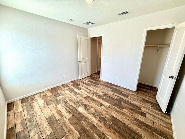 Building Photo - Beautifully Updated 4 Bedroom Home in Valley Springs Estates- Available Now!