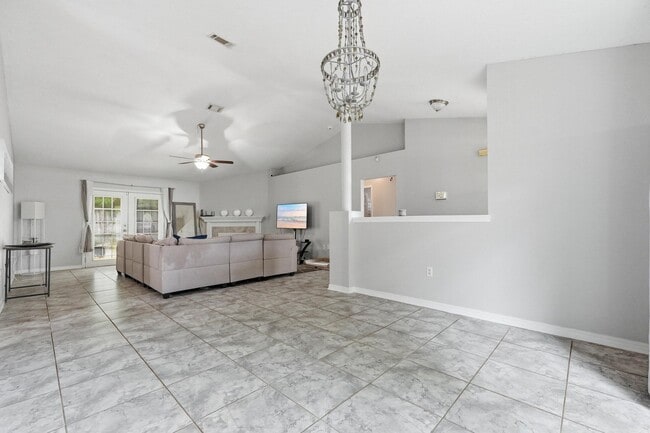 Building Photo - 123 Steeplechase Dr