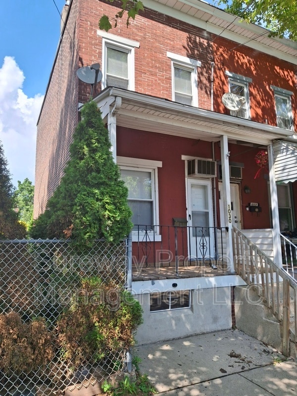 Building Photo - 1030 Genesee St