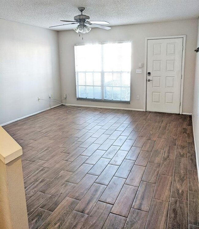 Building Photo - 555 Kensington Lake Cir