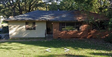 Building Photo - Freshly Updated 4 Bedroom House