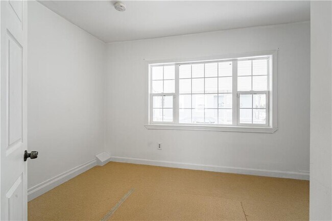 Building Photo - 21 Lilac St