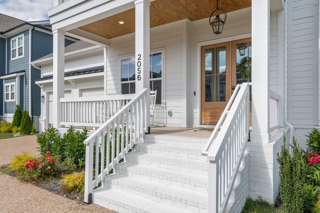 Building Photo - Now available in the highly desirable Lockwood Glen community in Franklin