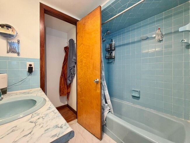 Building Photo - 196 6th St