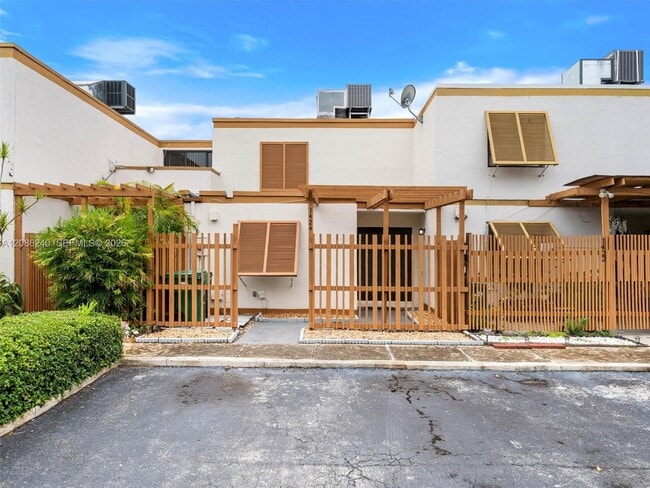 Building Photo - 1424 SW 131st Pl Cir E