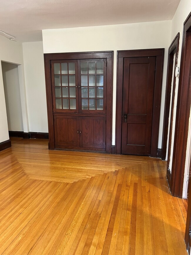 Building Photo - 329 Beech St