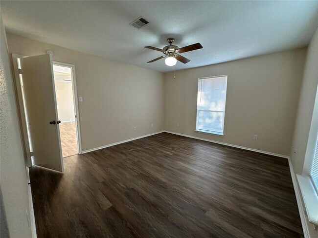 Building Photo - 1047 Private Rd 3022