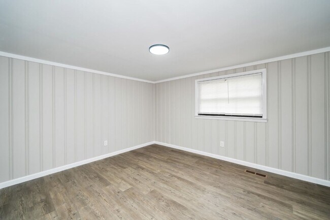 Building Photo - Stunning Renovated 3BR/2BA Home – Move-In ...