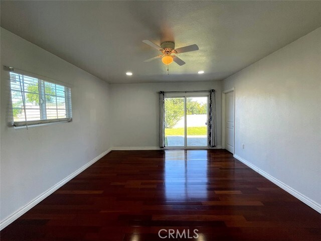 Building Photo - 1341 W School St