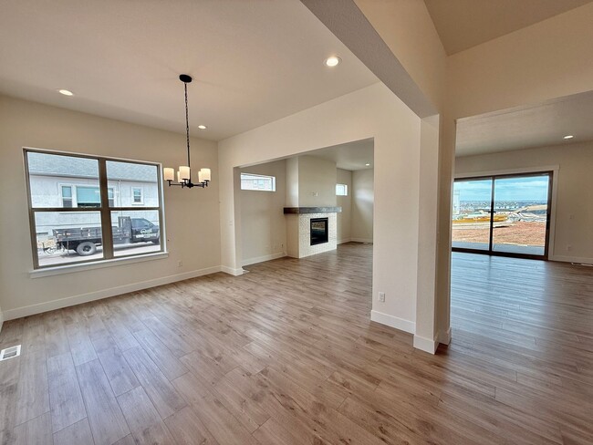 Building Photo - Luxury Living in Kissing Camels – 4 Bed | ...