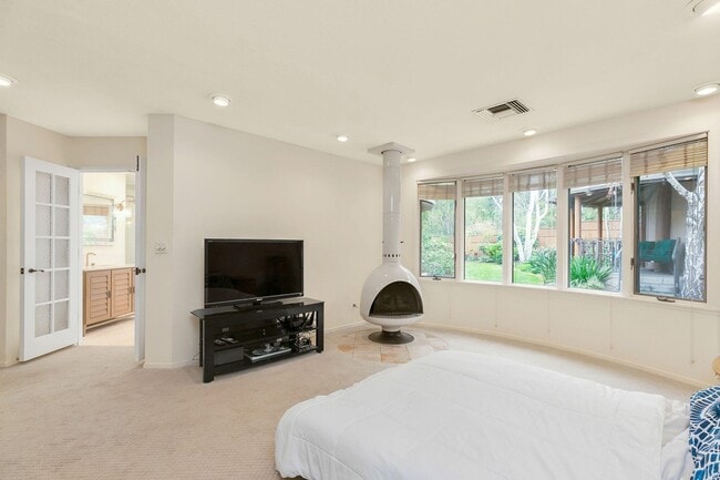 Building Photo - 6115 Manzanillo Dr