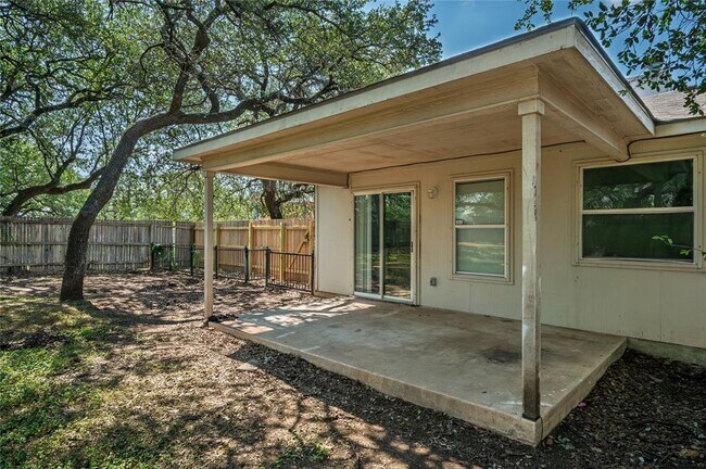 Building Photo - 2401 Haven Dr