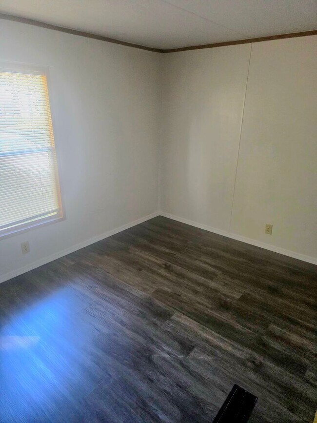 Building Photo - 2 bedroom 2 bathroom home for rent