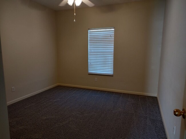 Building Photo - Spacious Home Conveniently Located in a Quiet Neighborhood!