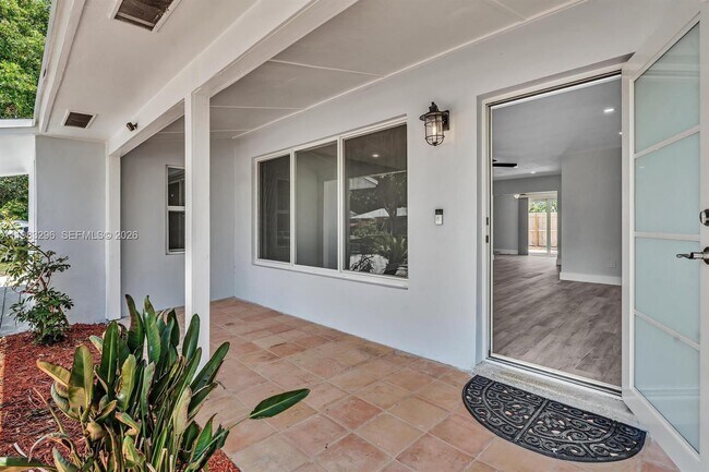 Building Photo - 2920 NE 8th Terrace