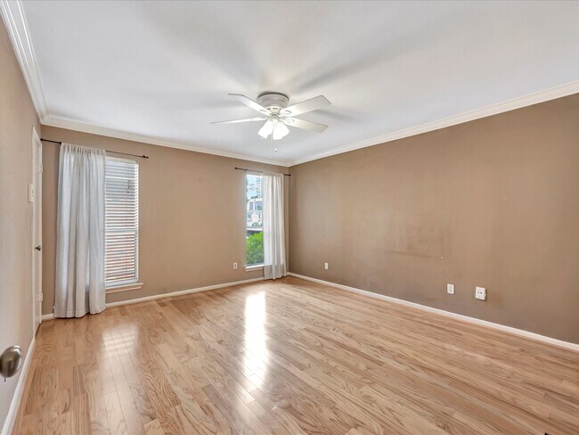 Building Photo - 1601 S Shepherd Dr