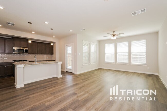 Building Photo - 8101 Howell Oak Dr