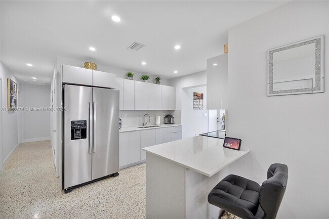 Building Photo - 9570 Jamaica Dr