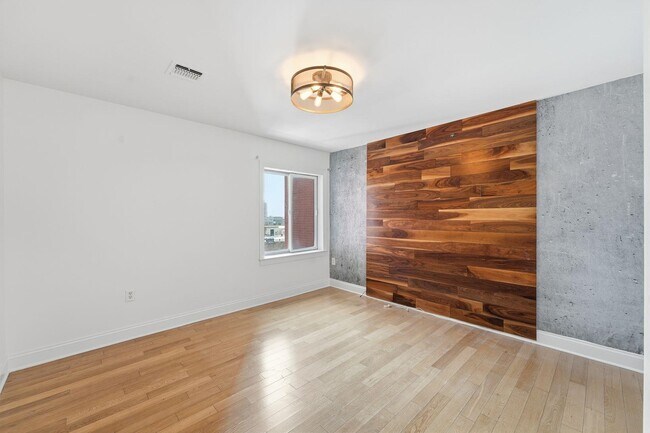 Building Photo - 5509 Madison St