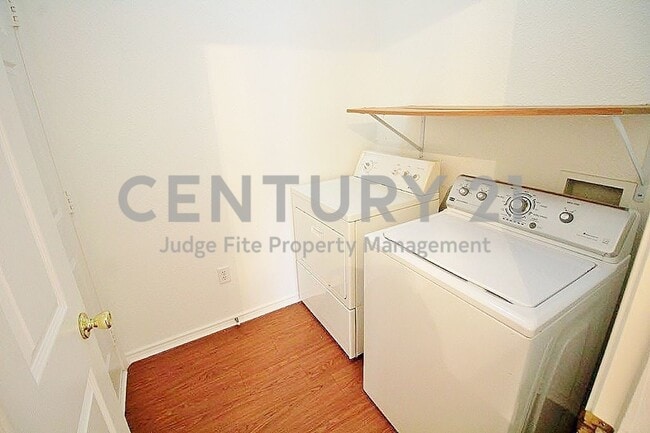 Building Photo - Charming 3/2/2 in Summit Oaks For Rent!