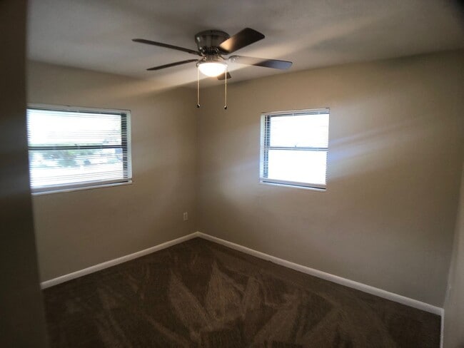 Building Photo - 3 bedroom one bath handy cap equipped