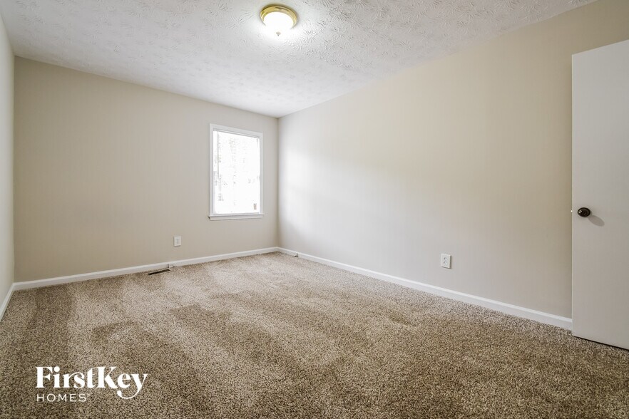 Building Photo - 1930 Fernwood Dr