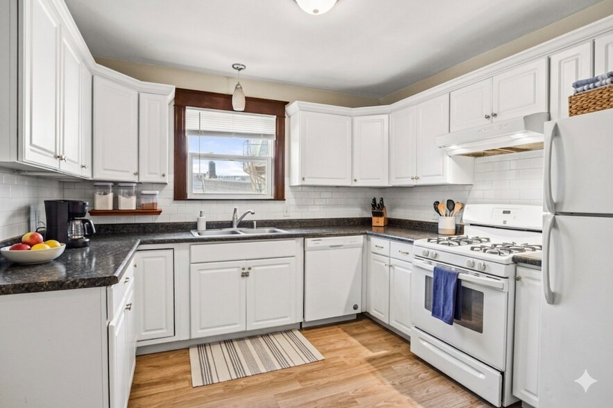 Building Photo - 120 N Franklin St