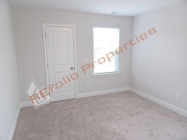 Building Photo - 238 Deardom Way