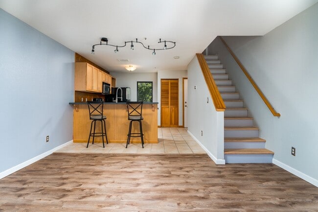 Building Photo - Condo: $1695 Rent - 1 bed/1 bath
