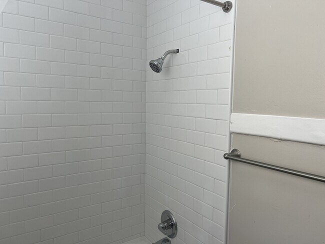 Building Photo - 2708 Avenue V