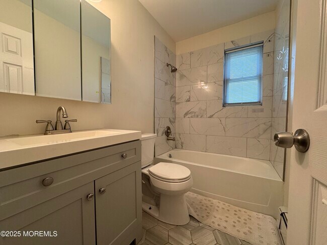 Building Photo - 289 Main St