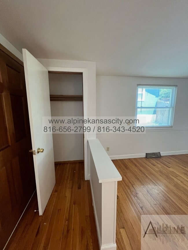 Building Photo - Ranch Home Near Gladstone!