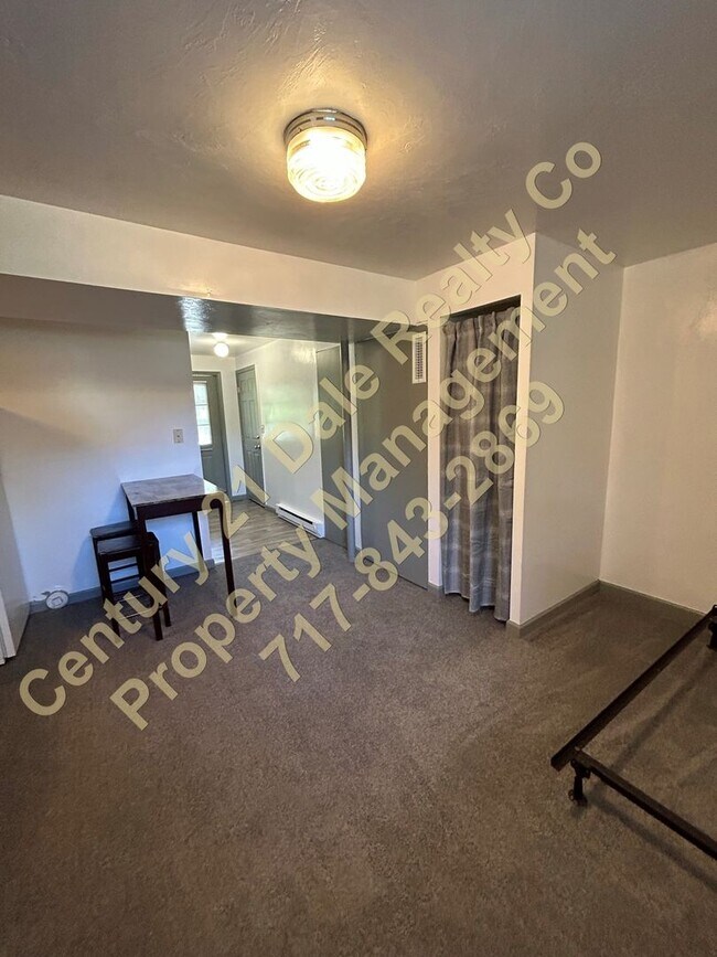 Building Photo - 4786 Lewisberry Rd