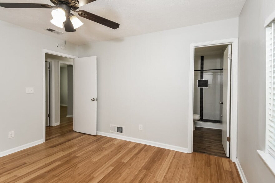 Building Photo - 1890 Lamplighter Way