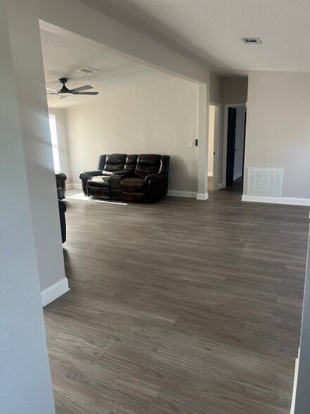 Building Photo - 4454 Lower Meadow Rd