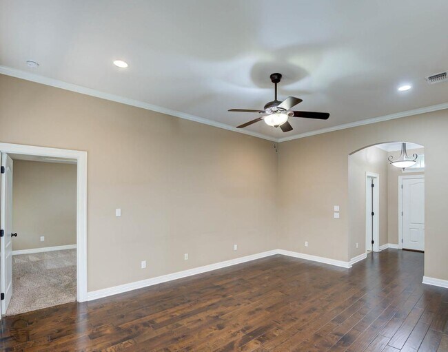 Building Photo - 421 Jordan Dr