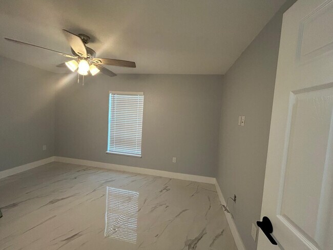 Building Photo - 3933 SW Kakopo St