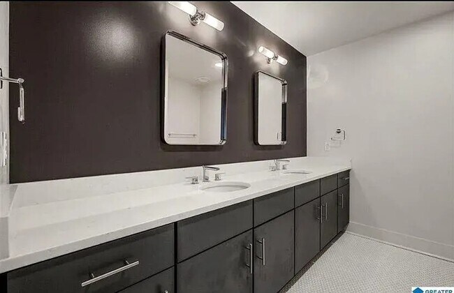 Building Photo - Welcome to Magic City Living!