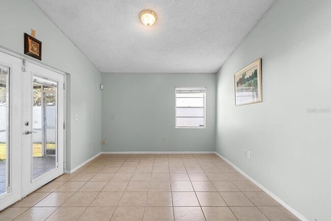 Building Photo - 1424 Vinetree Dr