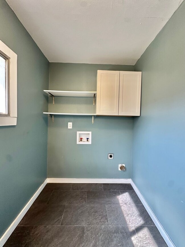 Building Photo - 1605 Kenwood Dr