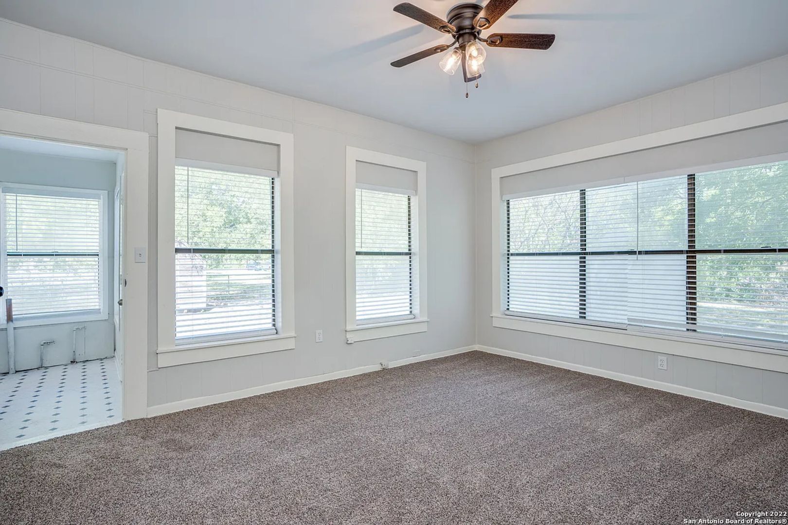 Building Photo - 2739 SE Loop 410 Acc Rd