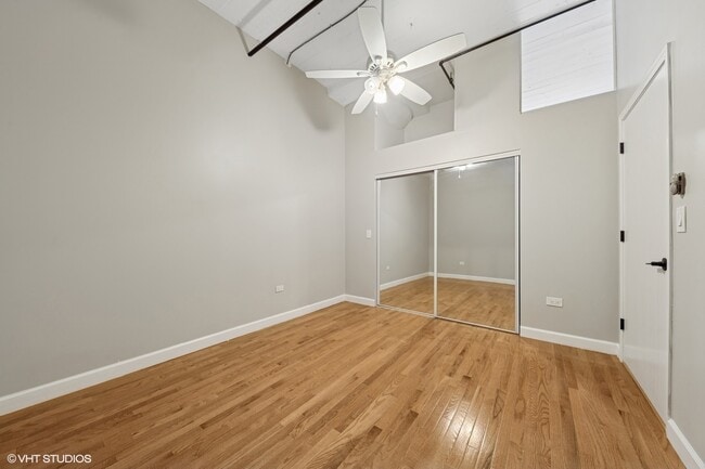 Building Photo - 221 E Cullerton St