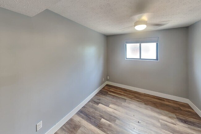 Building Photo - 107 E 16th Ave