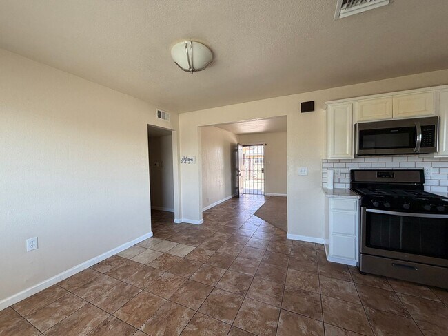 Building Photo - 3 Bedroom 2 Bathroom House with Central A/C , 2 Car Garage and Beautiful Backyard with Covered Patio