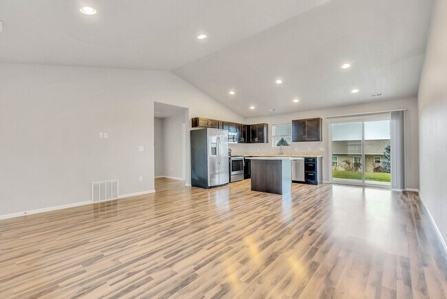 Building Photo - 5483 Summerland Drive