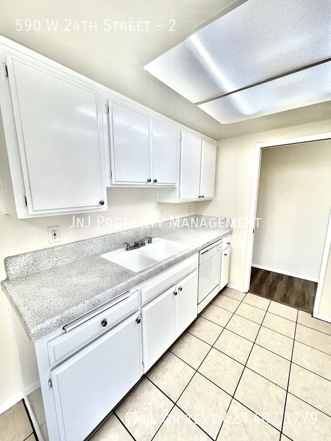 Building Photo - 590 W 24th St