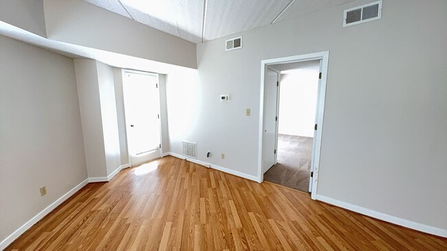 Building Photo - Forest Beach Villa - Walk to the Beach!