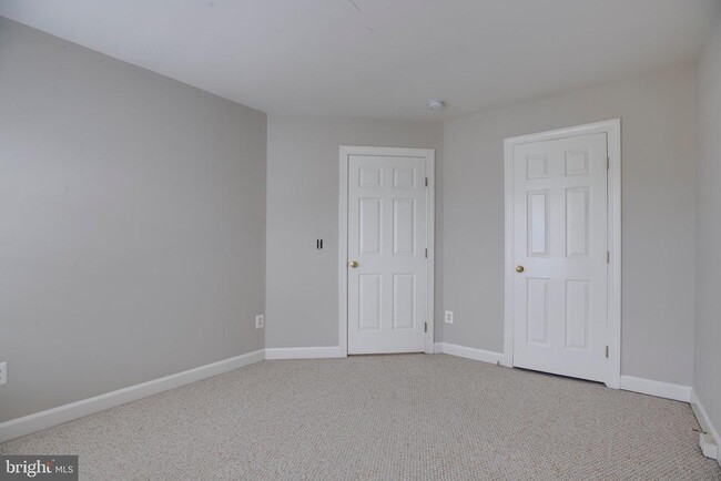 Building Photo - 12691 Heron Ridge Dr