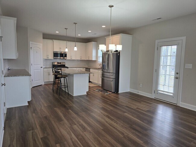 Building Photo - 1404 Friar Rock Cir