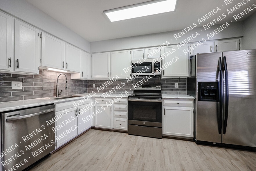 Building Photo - 1052 S San Jose